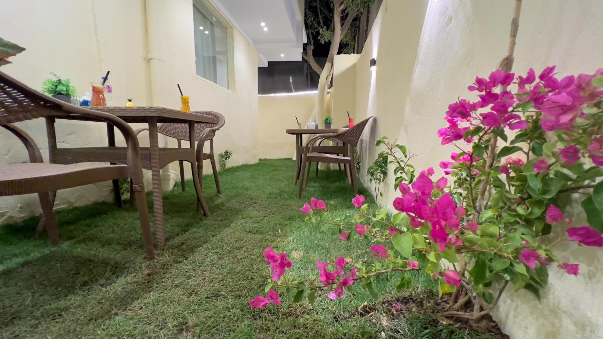 Pyramids Vista Inn Kafret el-Gabal Exterior photo